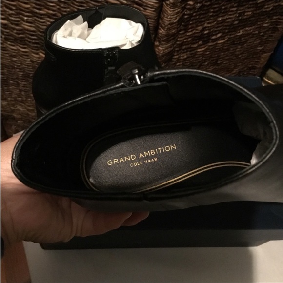 COLE HAAN - Picture 11 of 16